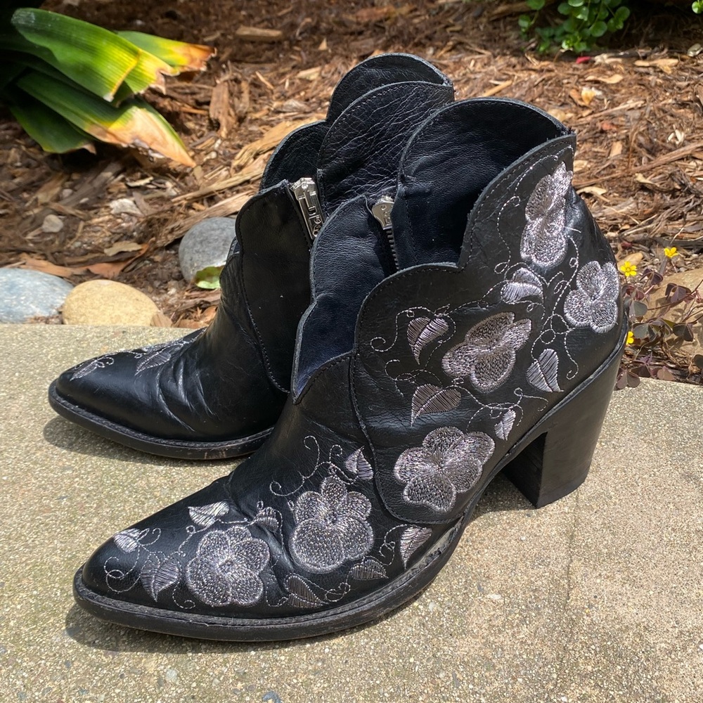 Old Gringo Black and Silver Heeled Boots